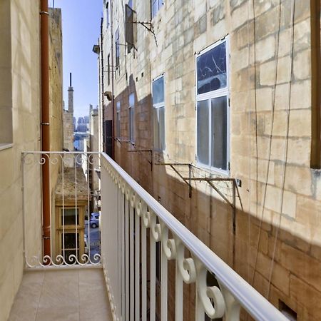 Exquisite 3-Bedroom Duplex Penthouse With Jacuzzi In Valletta Centre Dış mekan fotoğraf
