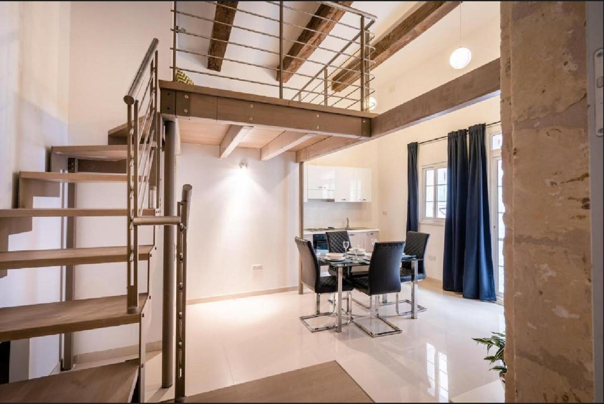 Exquisite 3-Bedroom Duplex Penthouse With Jacuzzi In Valletta Centre Dış mekan fotoğraf