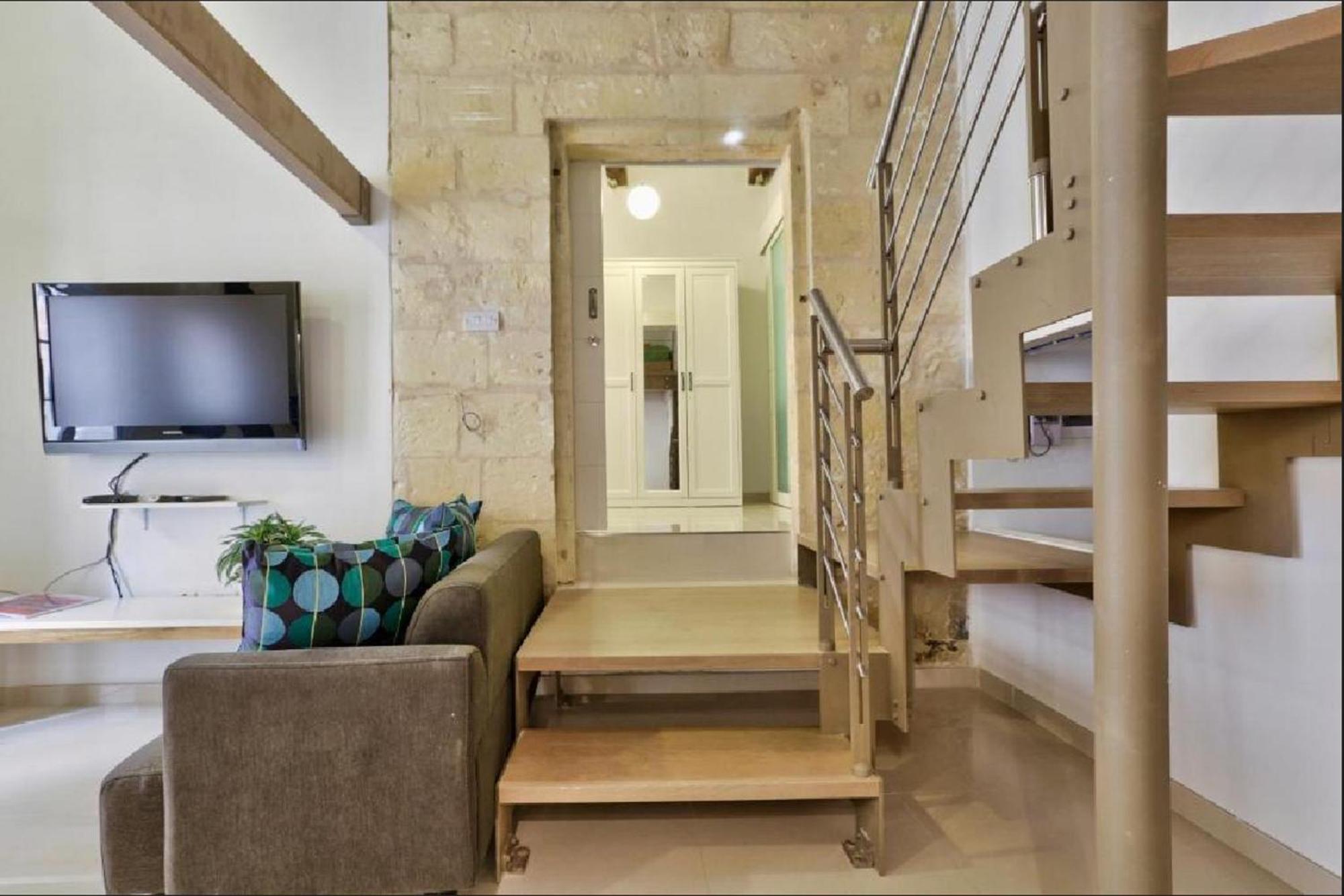 Exquisite 3-Bedroom Duplex Penthouse With Jacuzzi In Valletta Centre Dış mekan fotoğraf