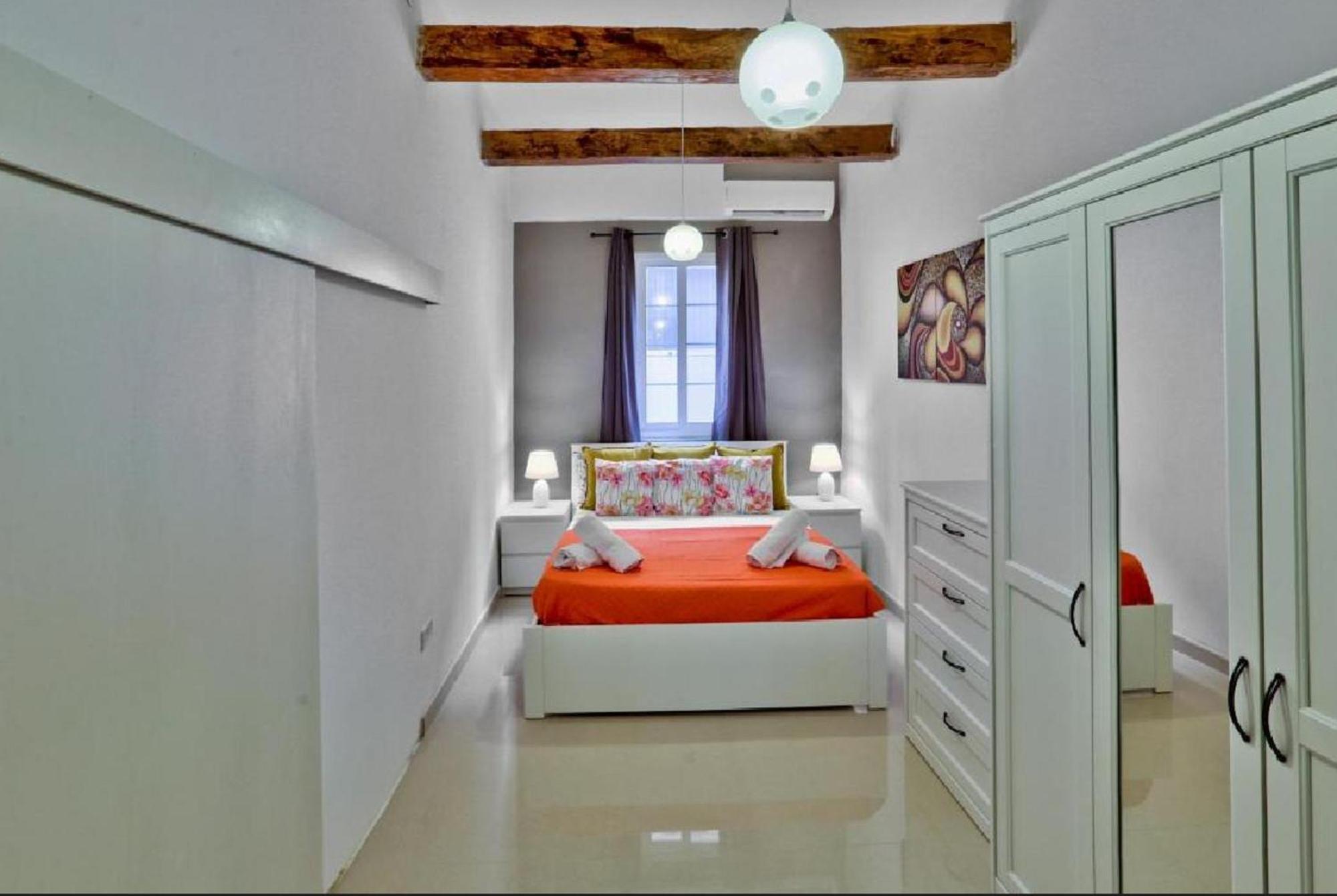 Exquisite 3-Bedroom Duplex Penthouse With Jacuzzi In Valletta Centre Dış mekan fotoğraf