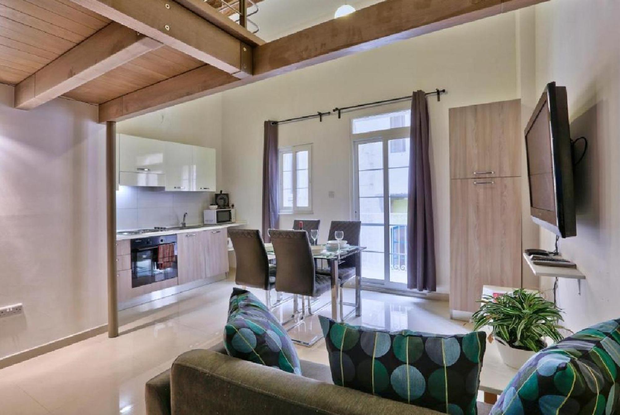 Exquisite 3-Bedroom Duplex Penthouse With Jacuzzi In Valletta Centre Dış mekan fotoğraf