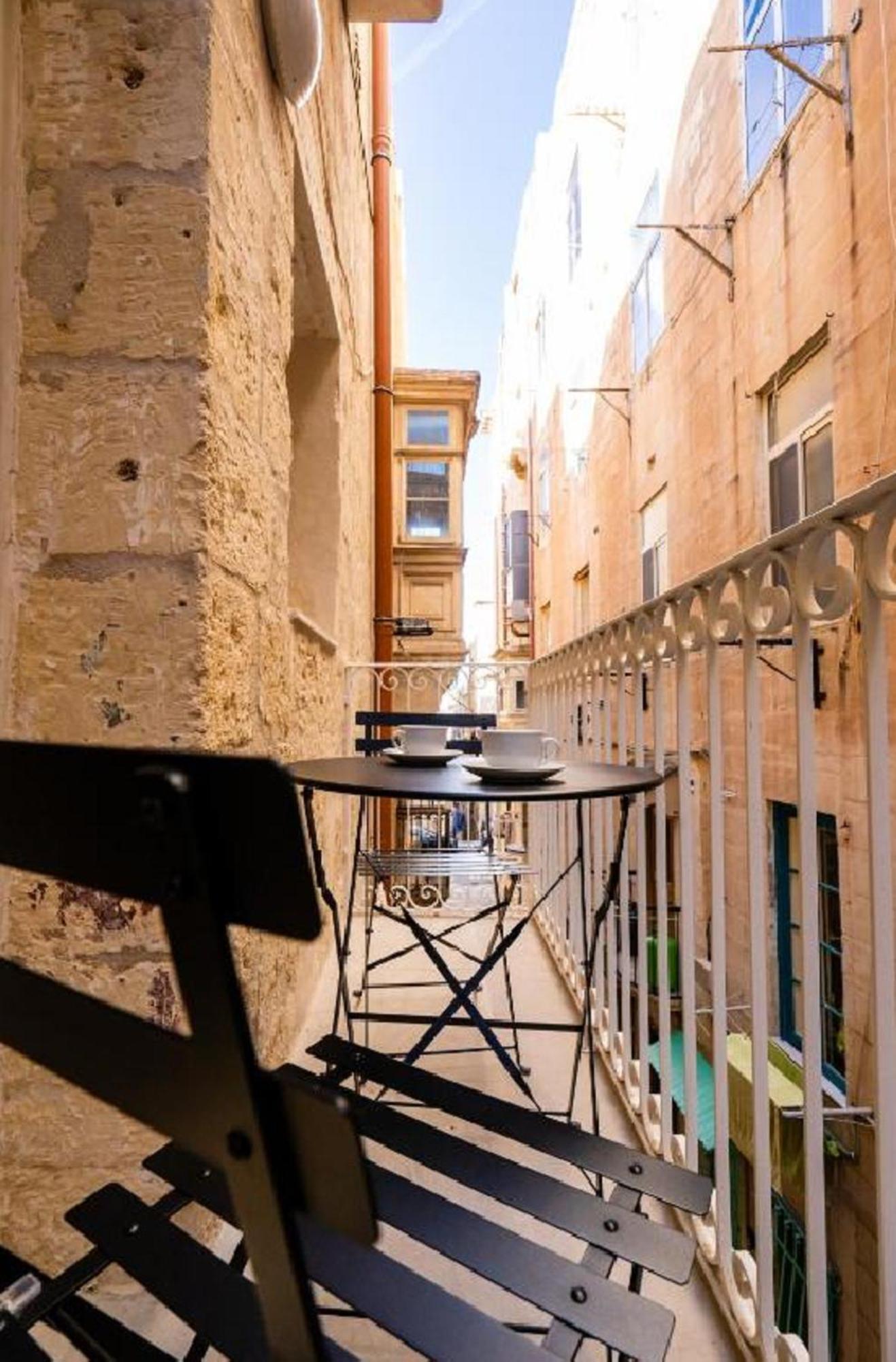Exquisite 3-Bedroom Duplex Penthouse With Jacuzzi In Valletta Centre Dış mekan fotoğraf