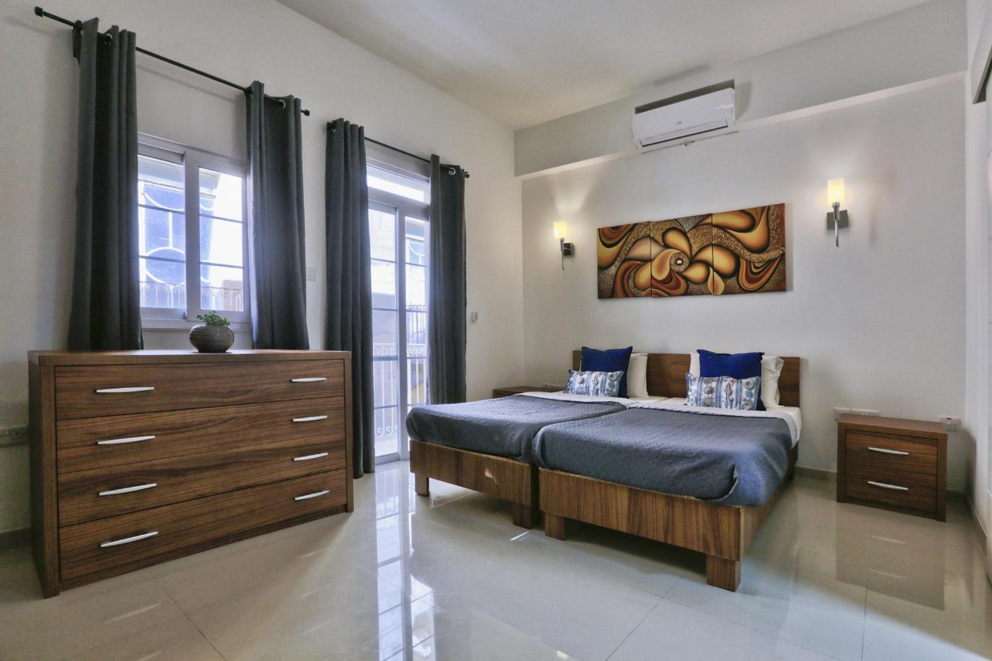 Exquisite 3-Bedroom Duplex Penthouse With Jacuzzi In Valletta Centre Dış mekan fotoğraf