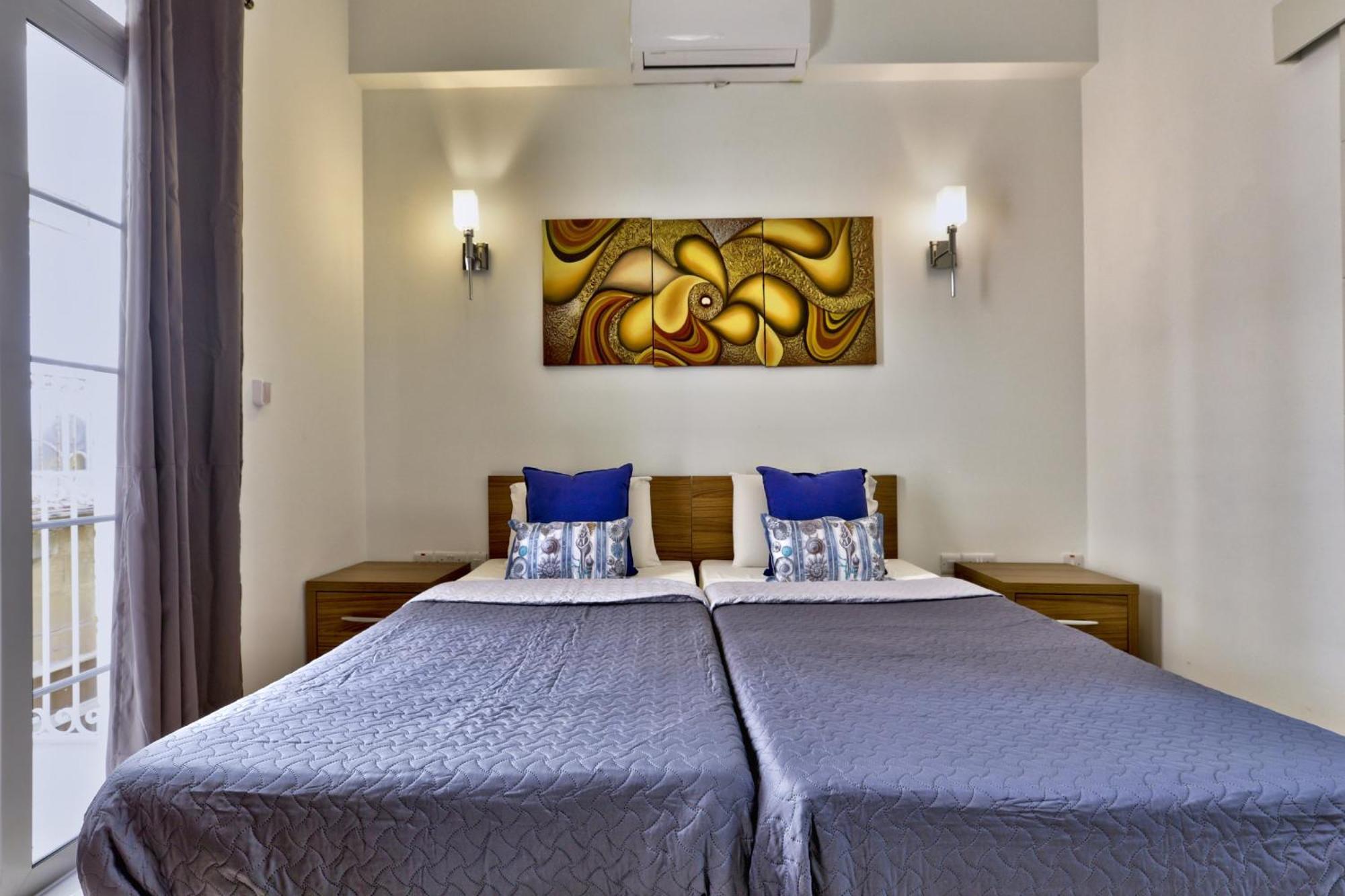 Exquisite 3-Bedroom Duplex Penthouse With Jacuzzi In Valletta Centre Dış mekan fotoğraf