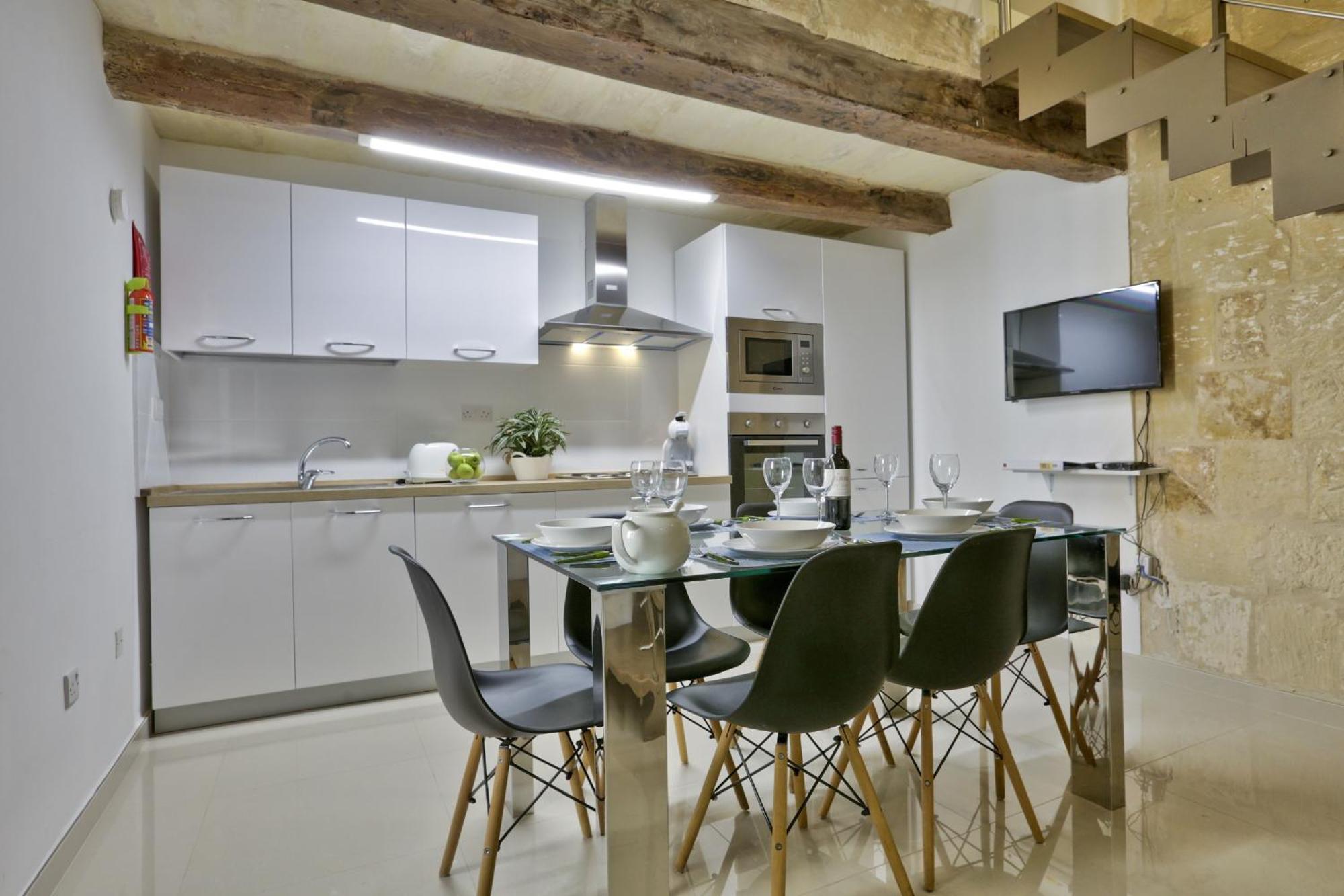 Exquisite 3-Bedroom Duplex Penthouse With Jacuzzi In Valletta Centre Dış mekan fotoğraf