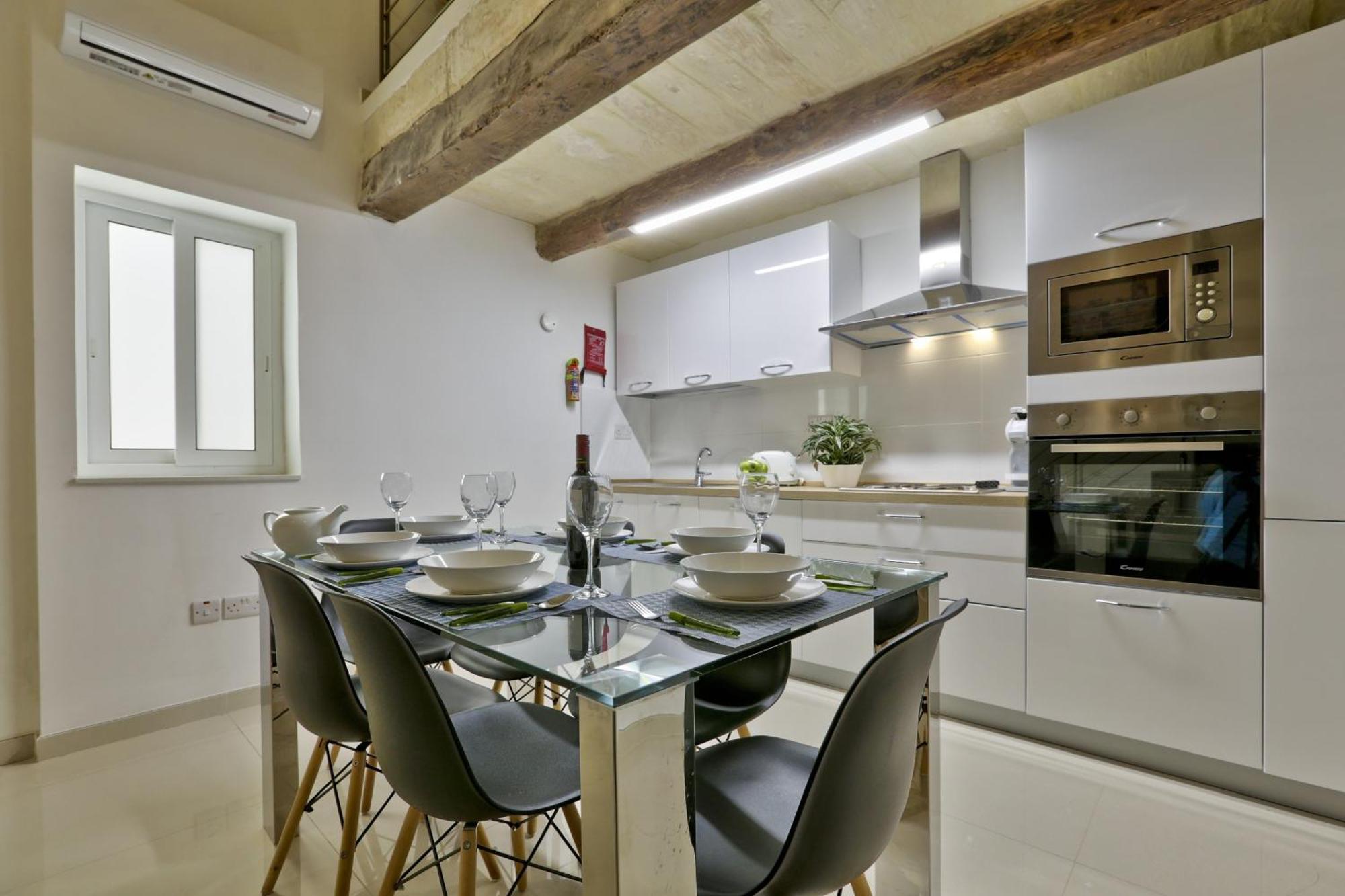 Exquisite 3-Bedroom Duplex Penthouse With Jacuzzi In Valletta Centre Dış mekan fotoğraf