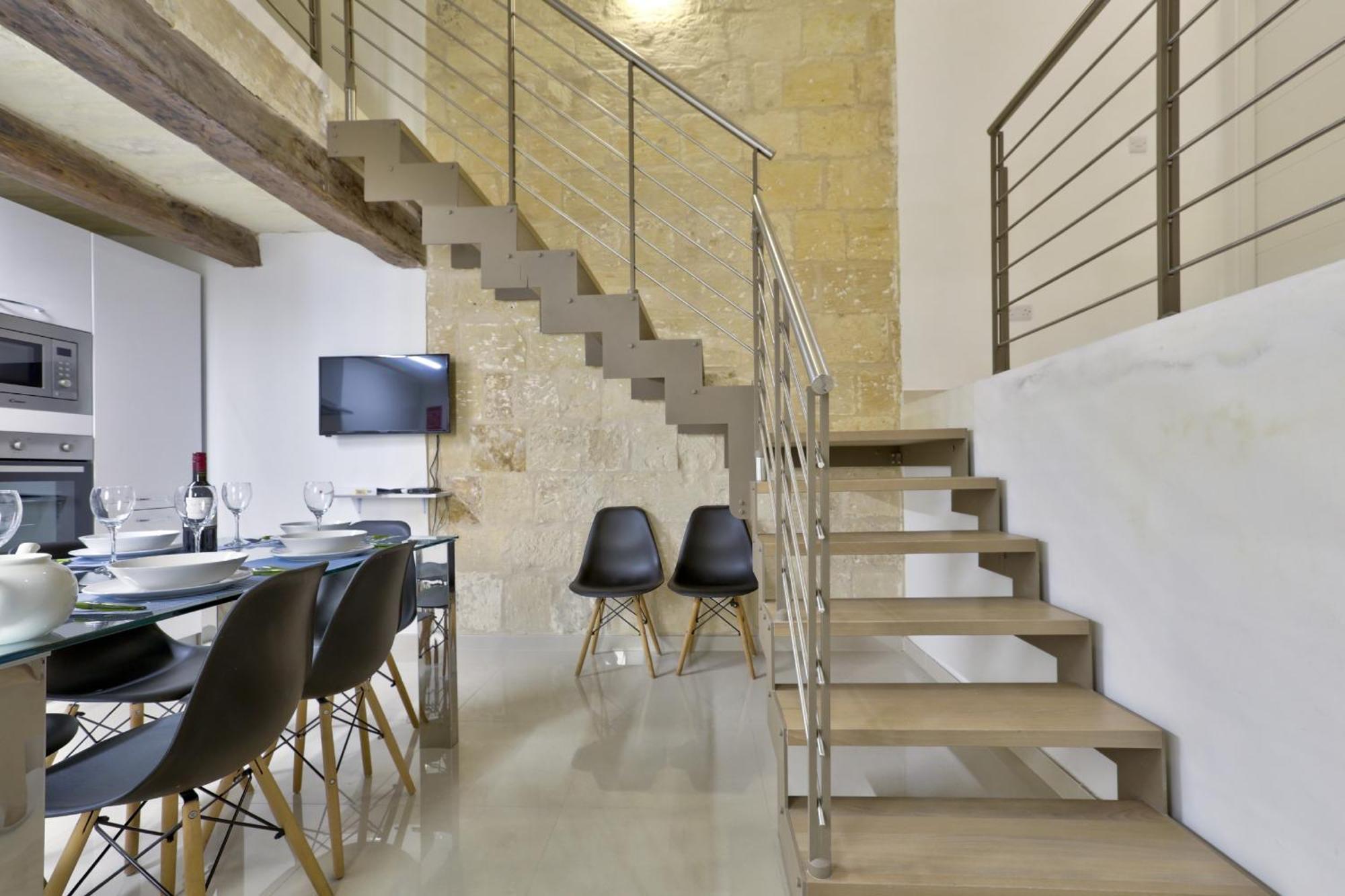 Exquisite 3-Bedroom Duplex Penthouse With Jacuzzi In Valletta Centre Dış mekan fotoğraf