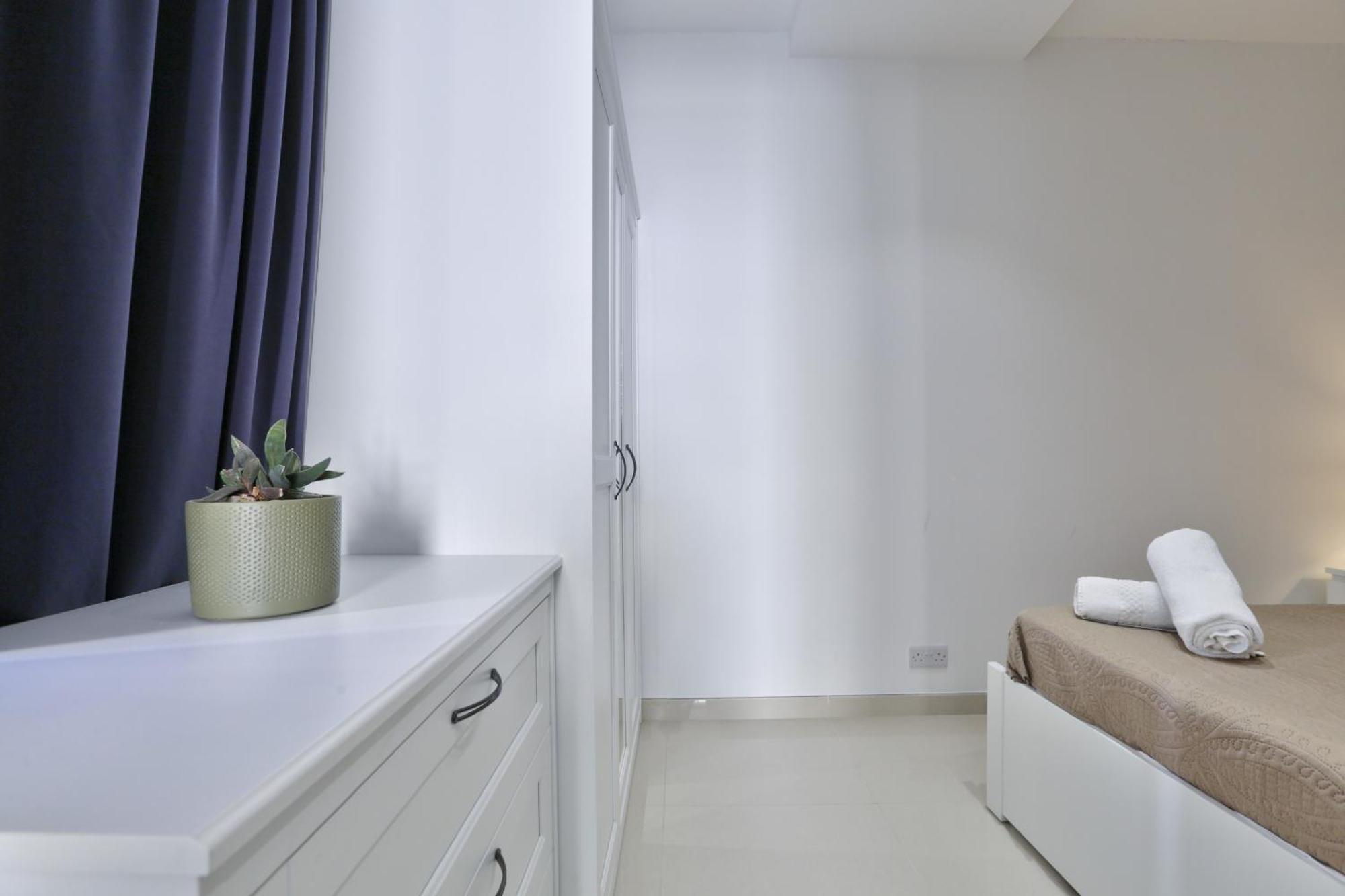 Exquisite 3-Bedroom Duplex Penthouse With Jacuzzi In Valletta Centre Dış mekan fotoğraf